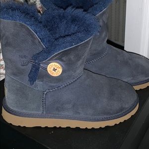 Lightly used Big Kid  Bailey button Uggs size 4